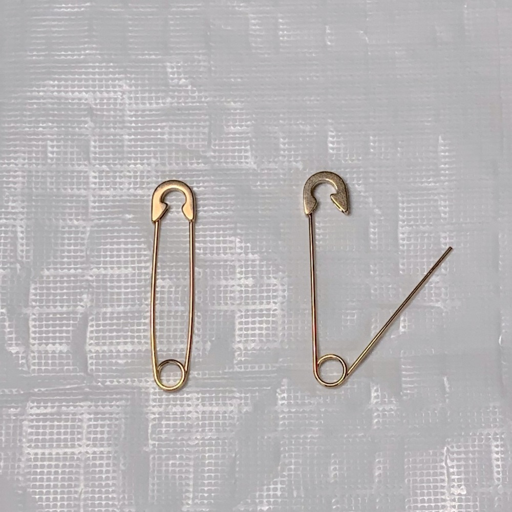 NWT Rose Gold Stainless Steel Safety Pin Earrings - Picture 3 of 3